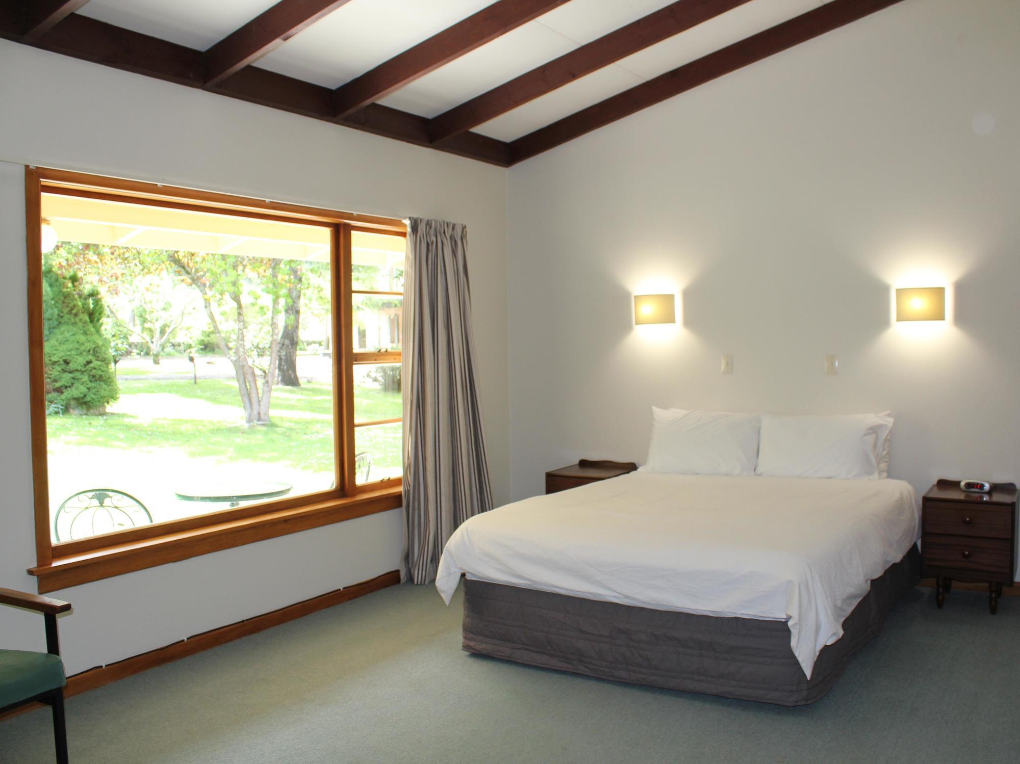 The Mill House Motel Herbert Bagian luar foto