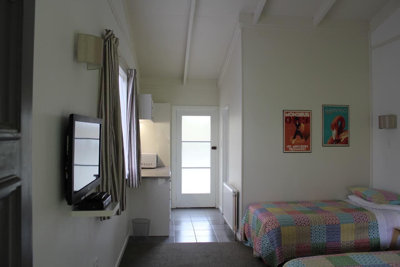 The Mill House Motel Herbert Bagian luar foto
