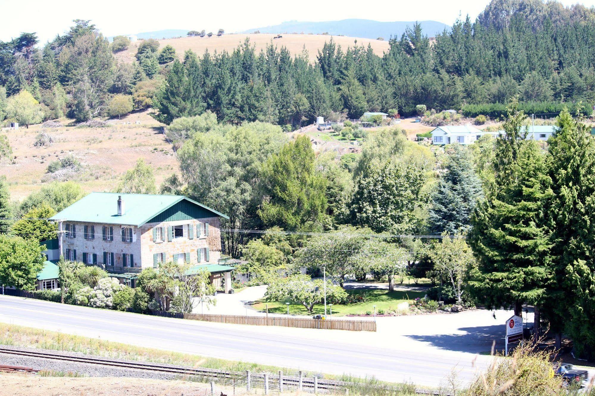 The Mill House Motel Herbert Bagian luar foto
